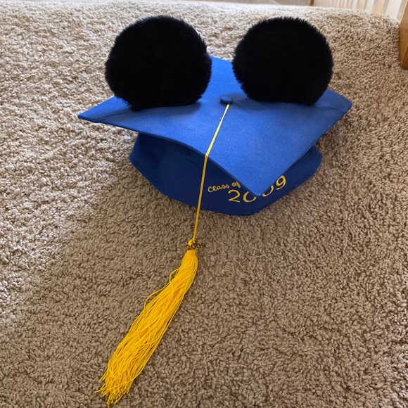 Mickey Mouse Graduation Cap - Picture 1 of 5